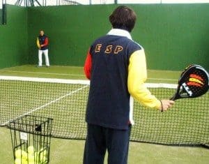 ¿Qué se imparte en un Curso de Padel intermedio o de Perfeccionamiento?