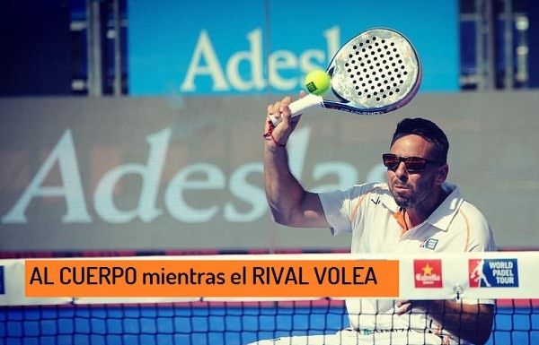 El rival bloquea la volea