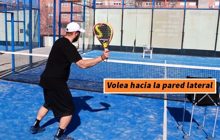 Ataca con tu Volea hacia la PARED LATERAL