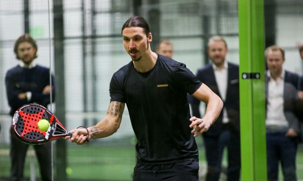 Zlatan Ibrahimovic jugando padel con su pala STAR VIE