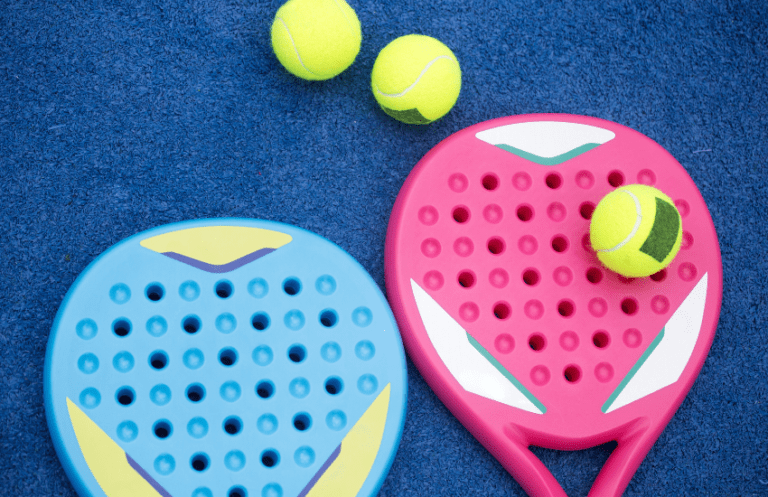 El crecimiento del pádel como deporte femenino en España