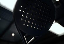 Lidl pone la pala de carbono al alcance del jugador medio por 59,99 euros lidl pala de padel de carbono